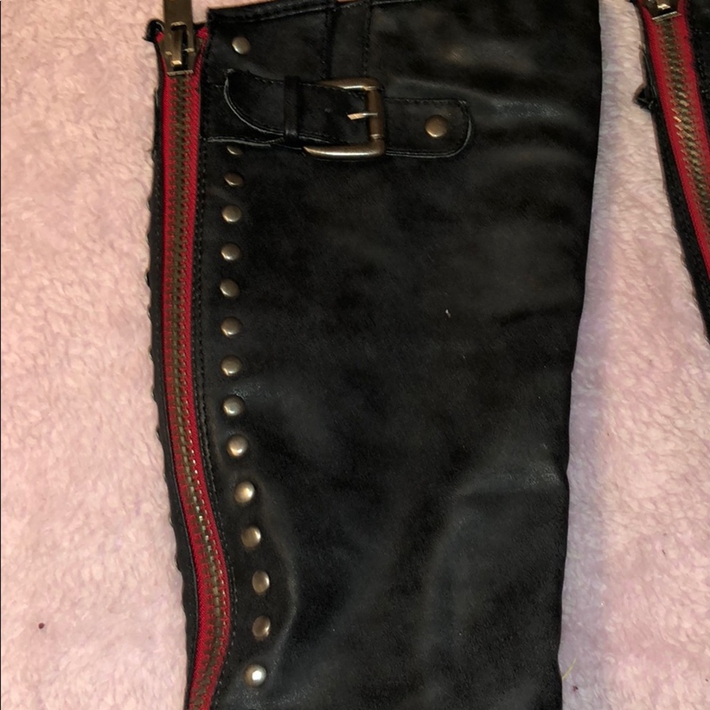 Boots - Picture 3 of 5